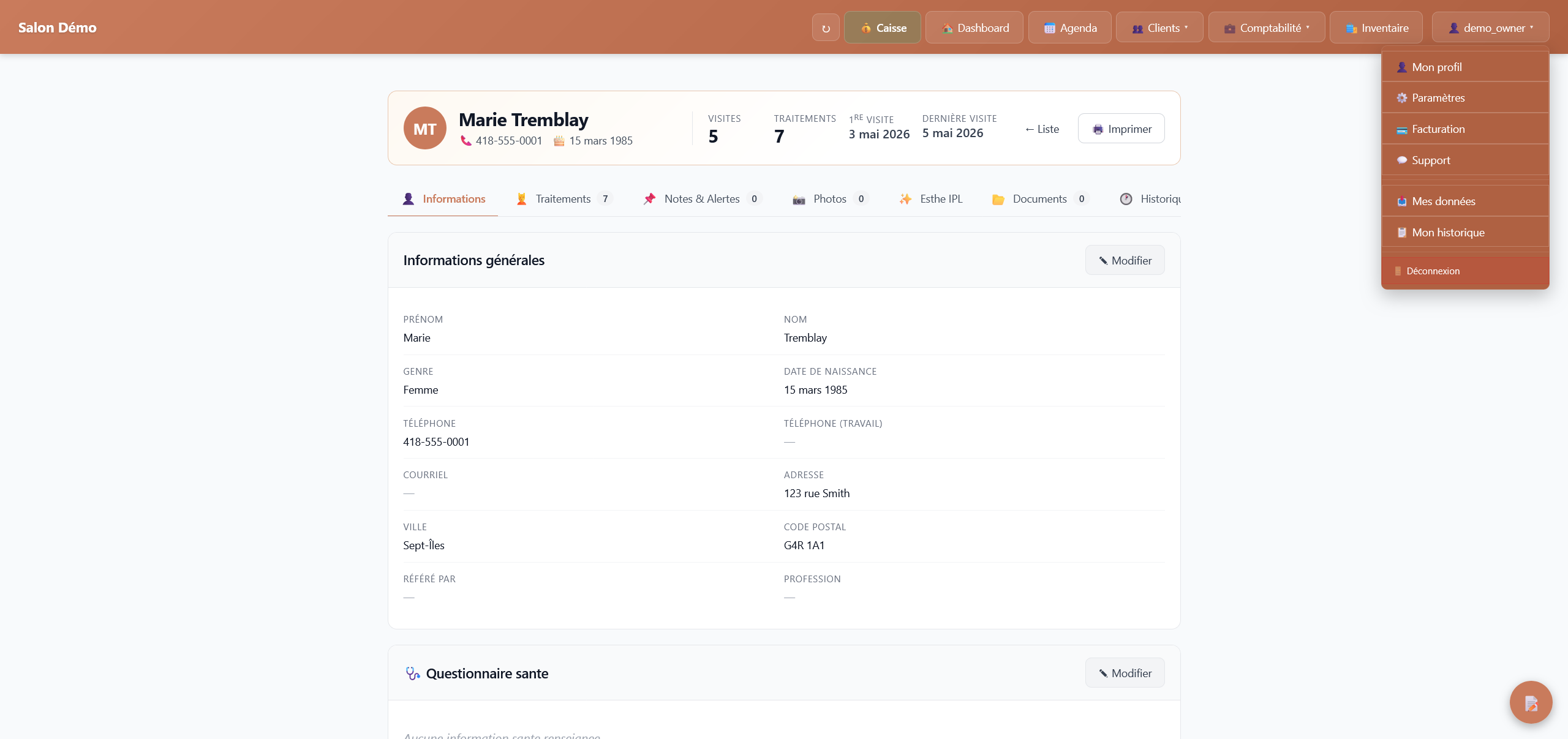 Client record with history, contraindications and info (French interface — English coming soon)